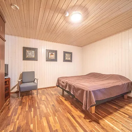 Levillas Kinnastie 33 *