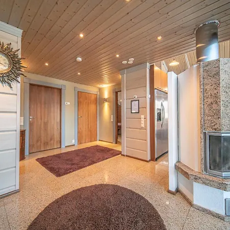 Levillas Kinnastie 33 *